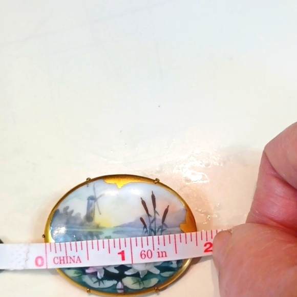 Vintage Hand Painted Landscape Lilies & Light House Oval‎ Brooch Pin - Picture 5 of 6